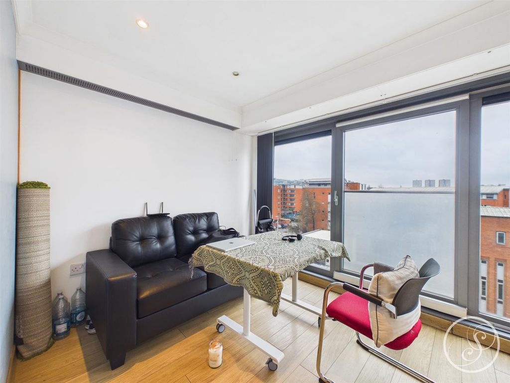 Property photo 2 of 8