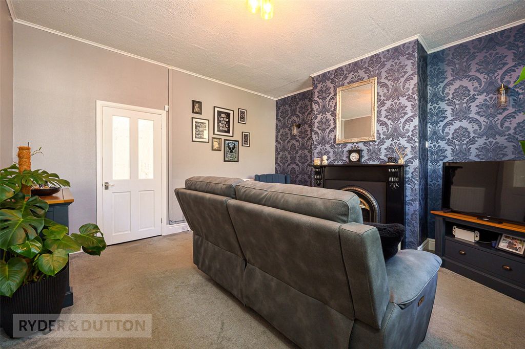 Property photo 3 of 18 Living Room
