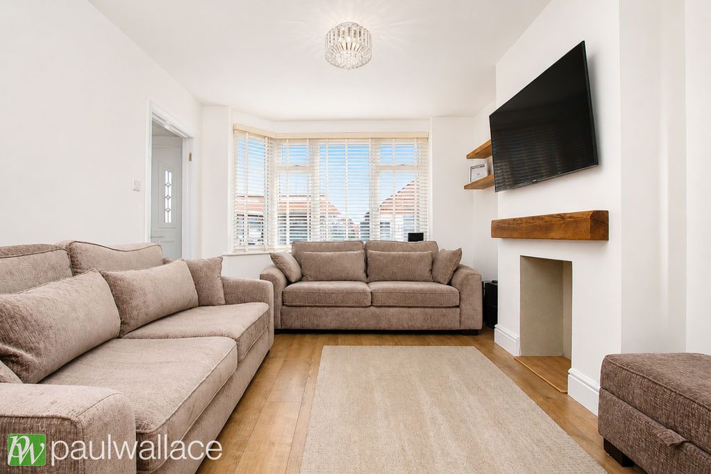 Property photo 2 of 19 Lounge