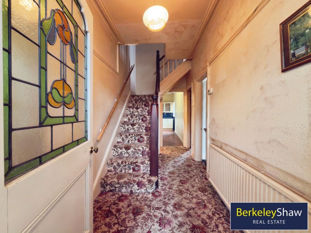 Property photo 3 of 19 Hall
