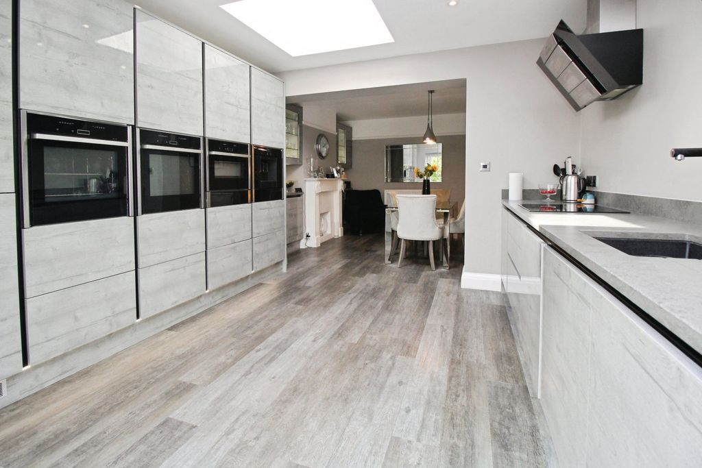Property photo 3 of 16 Kitchen