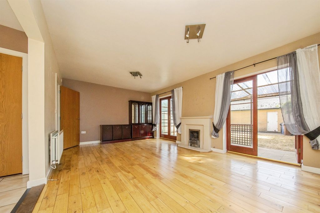 Property photo 3 of 23