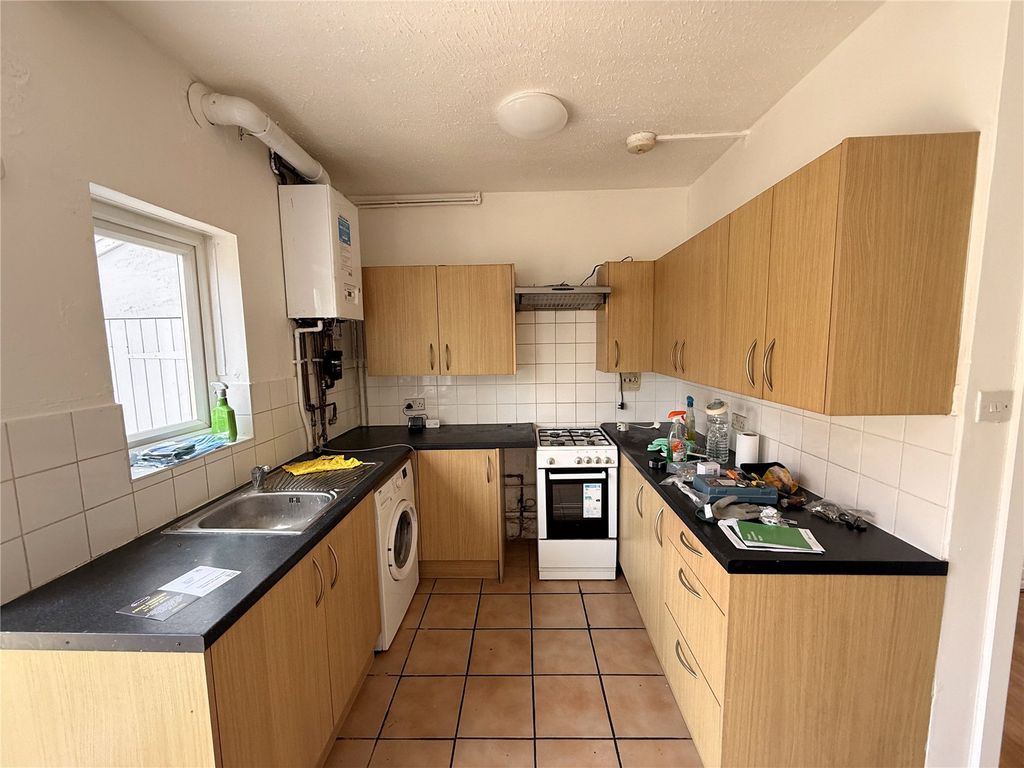 Property photo 3 of 8 Kitchen