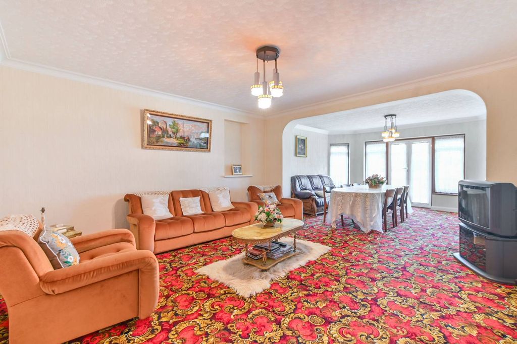 Property photo 2 of 18