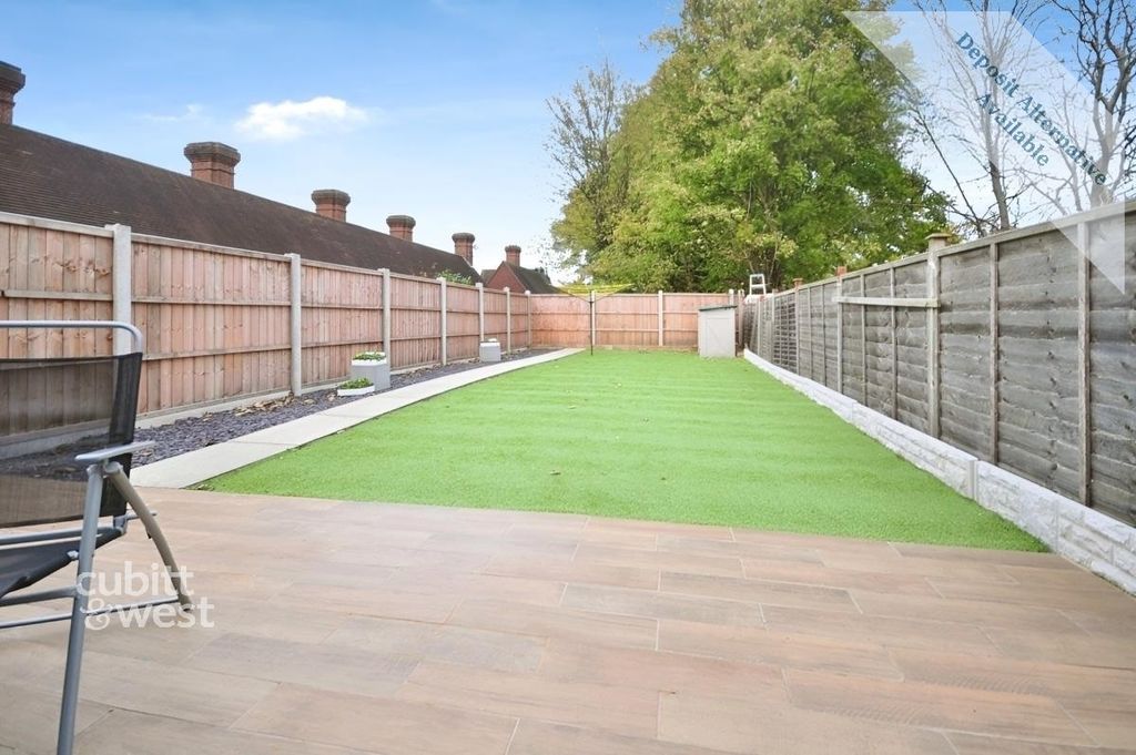 Property photo 2 of 8 Garden