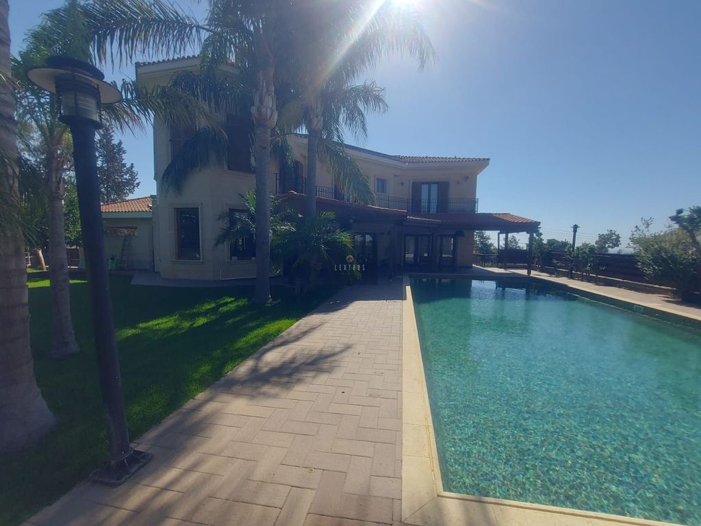 Property photo 1 of 32