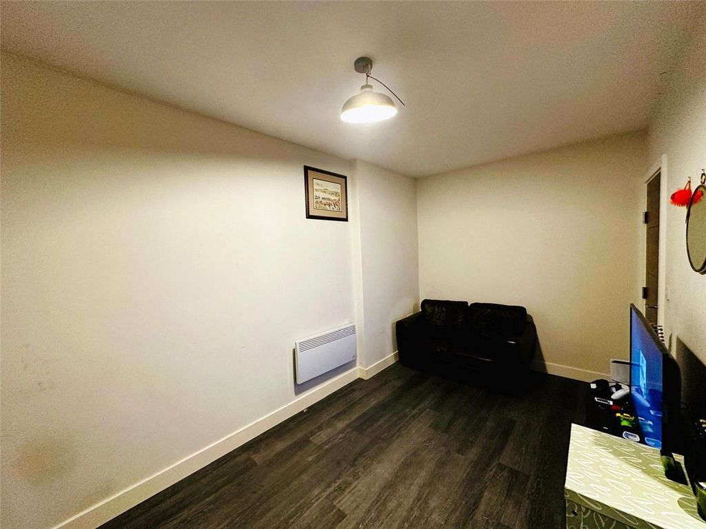 Property photo 3 of 8 Picture No. 04