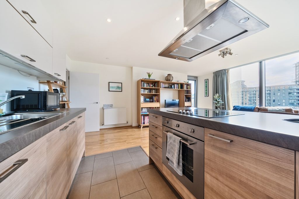 Property photo 2 of 18 Kitchen
