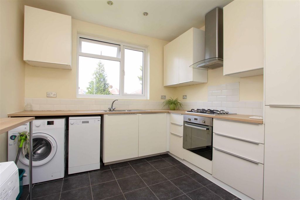 Property photo 3 of 8 Kitchen