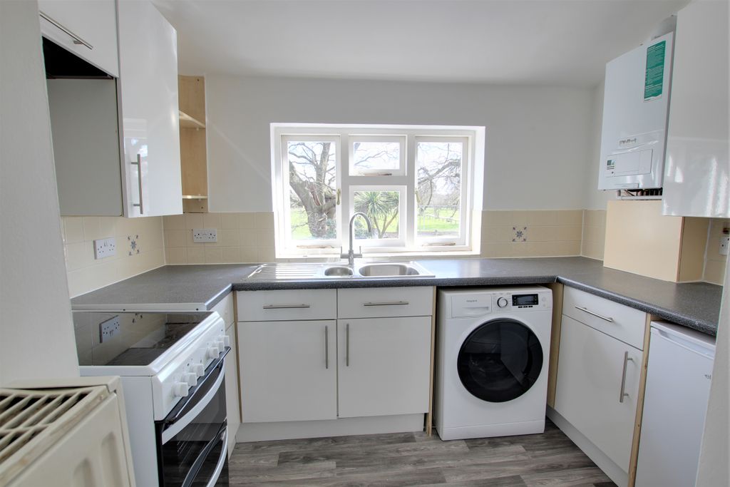 Property photo 3 of 8 3 Kitchen.Jpg