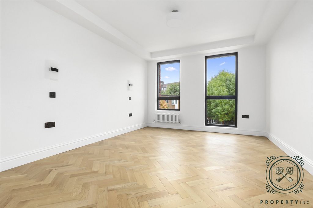 Property photo 1 of 12 Bedroom