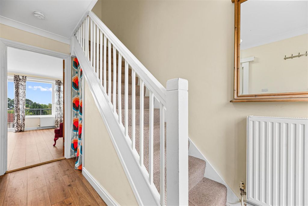 Property photo 2 of 14 Hallway