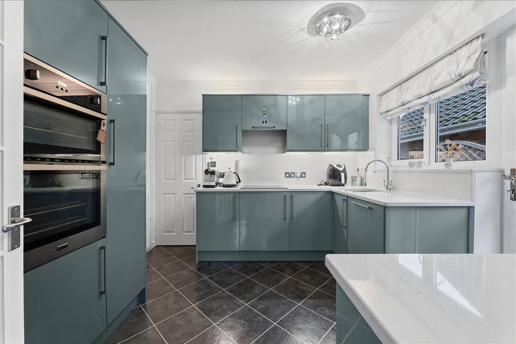 Property photo 3 of 34 Kitchen