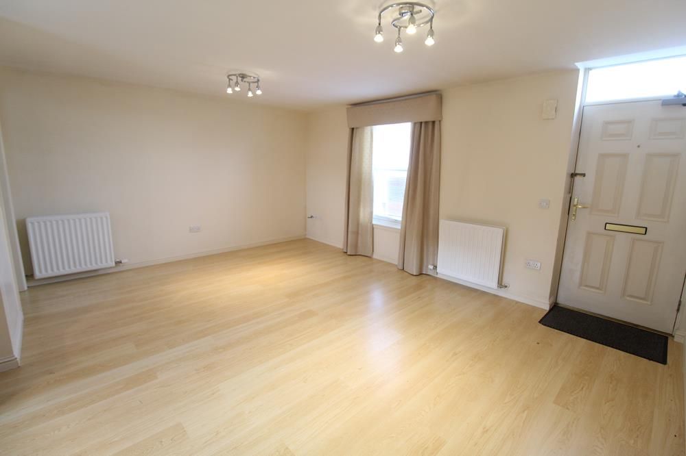 Property photo 2 of 6 Lounge − Mb