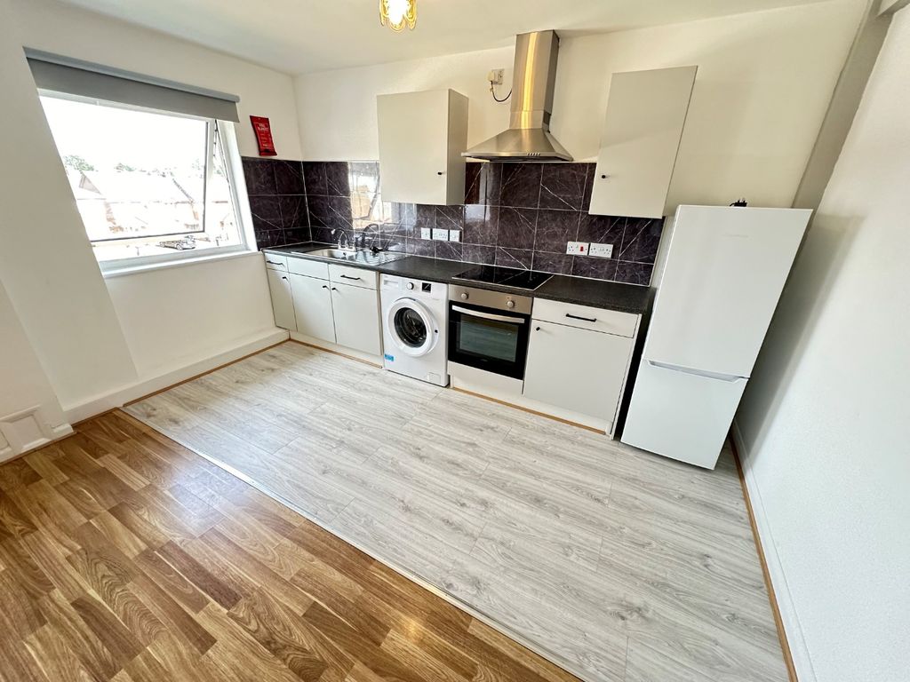 Property photo 2 of 7 3577632
