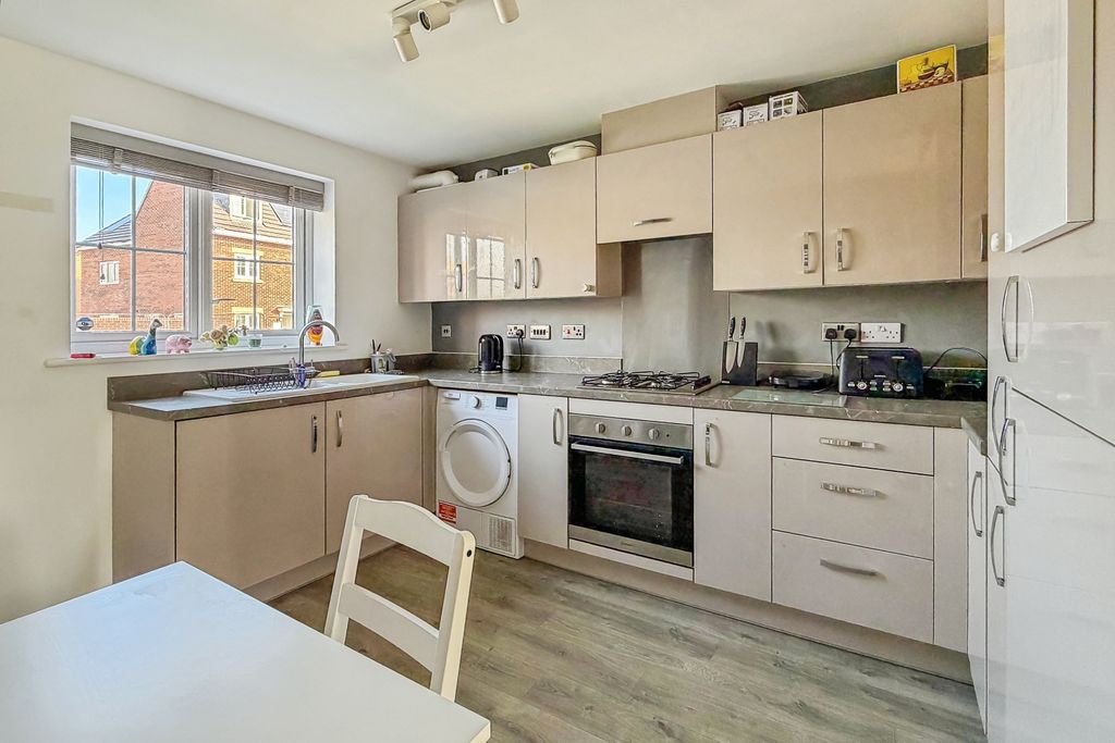 Property photo 3 of 13 Kitchen/Diner