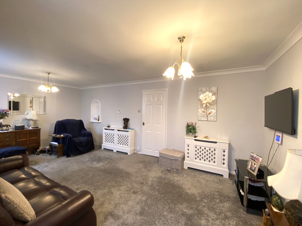 Property photo 2 of 13 Lounge