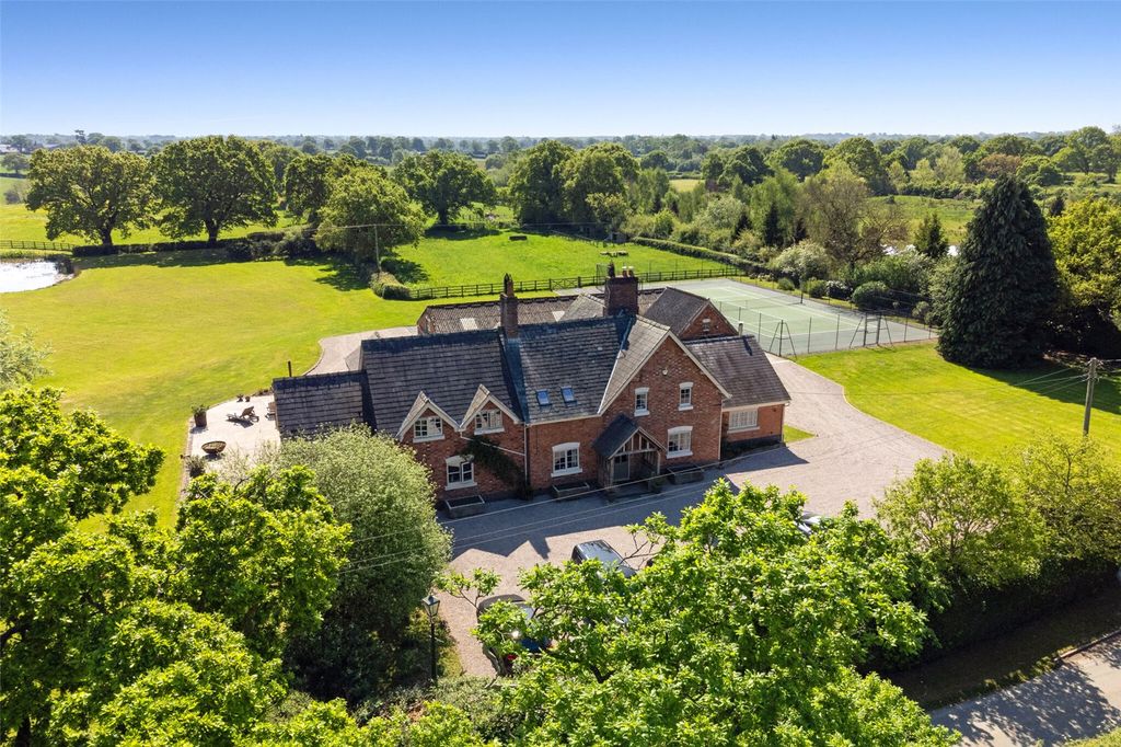 Property photo 1 of 32 Lower Barnes Farm