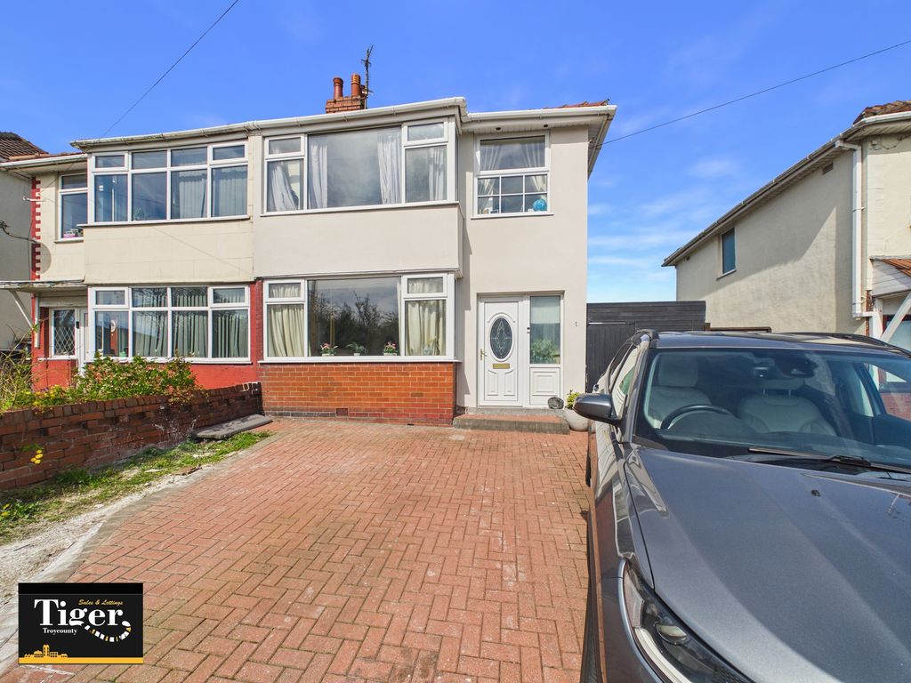 Property photo 2 of 27