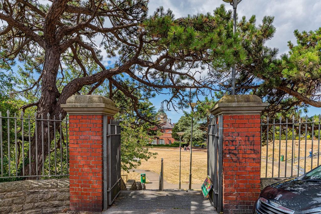 Property photo 2 of 22 Entrance To Central Park