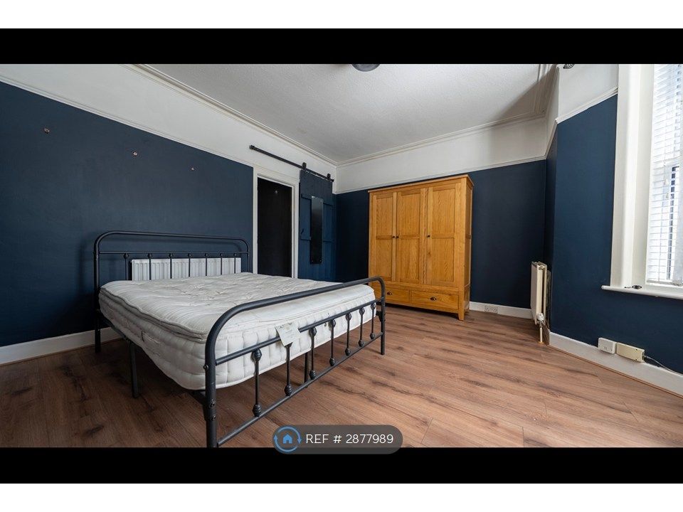 Property photo 1 of 15 Double Bedroom