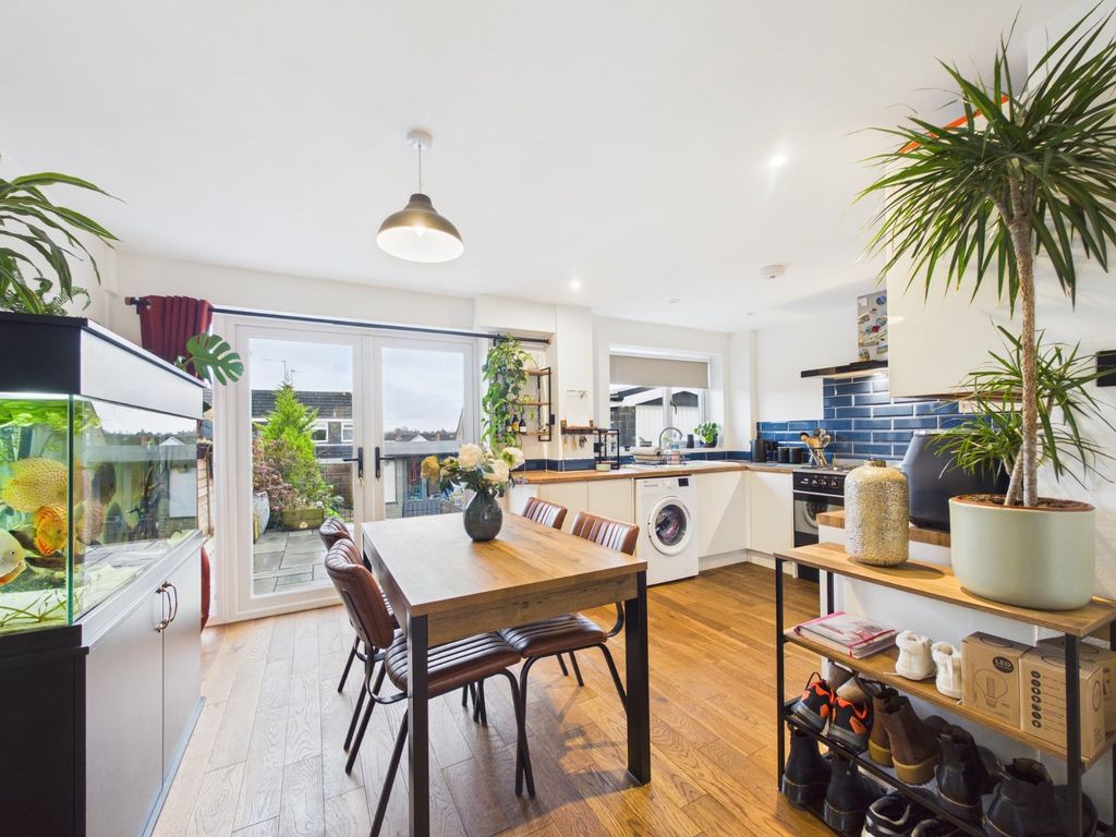 Property photo 2 of 15 Picture No. 12