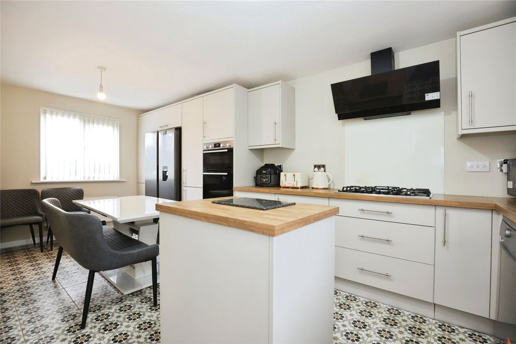 Property photo 2 of 16 Picture No. 27