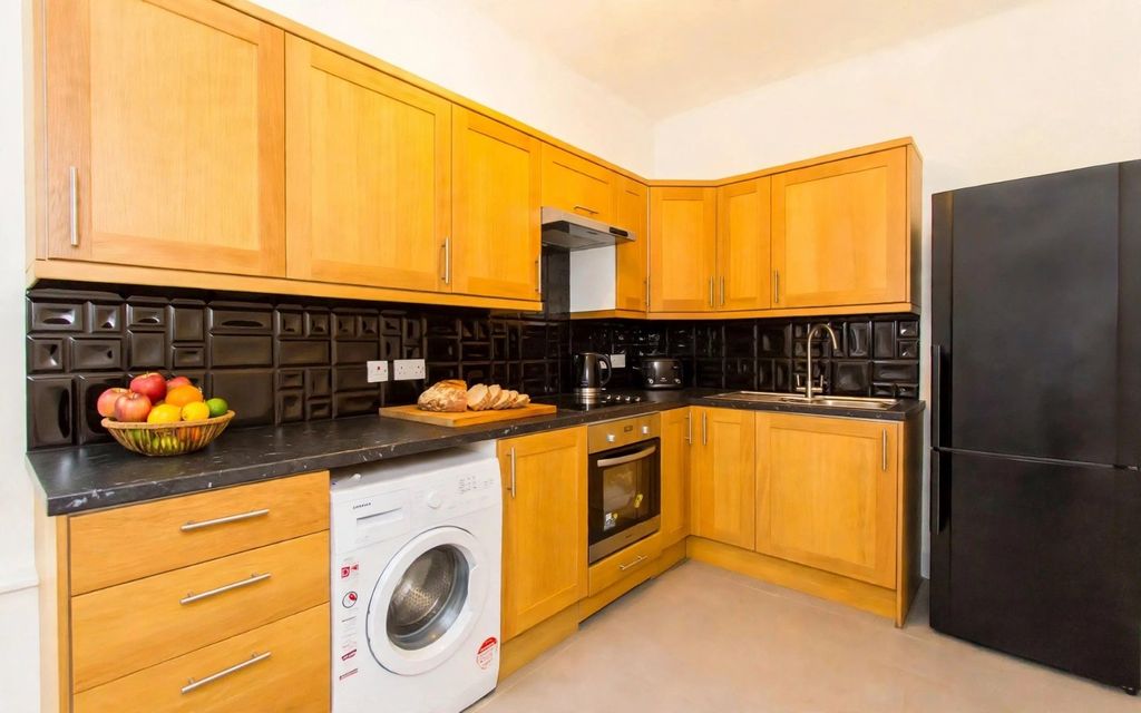 Property photo 2 of 4 Picture No. 15