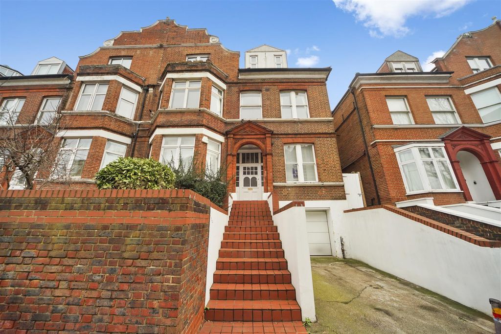 Property photo 2 of 12 Finchley Road