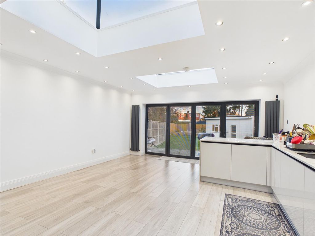 Property photo 1 of 11 Cam04419G0-Pr0060-Still009.Jpg