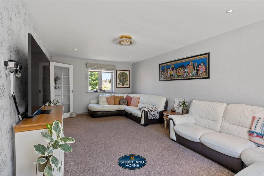Property photo 2 of 26