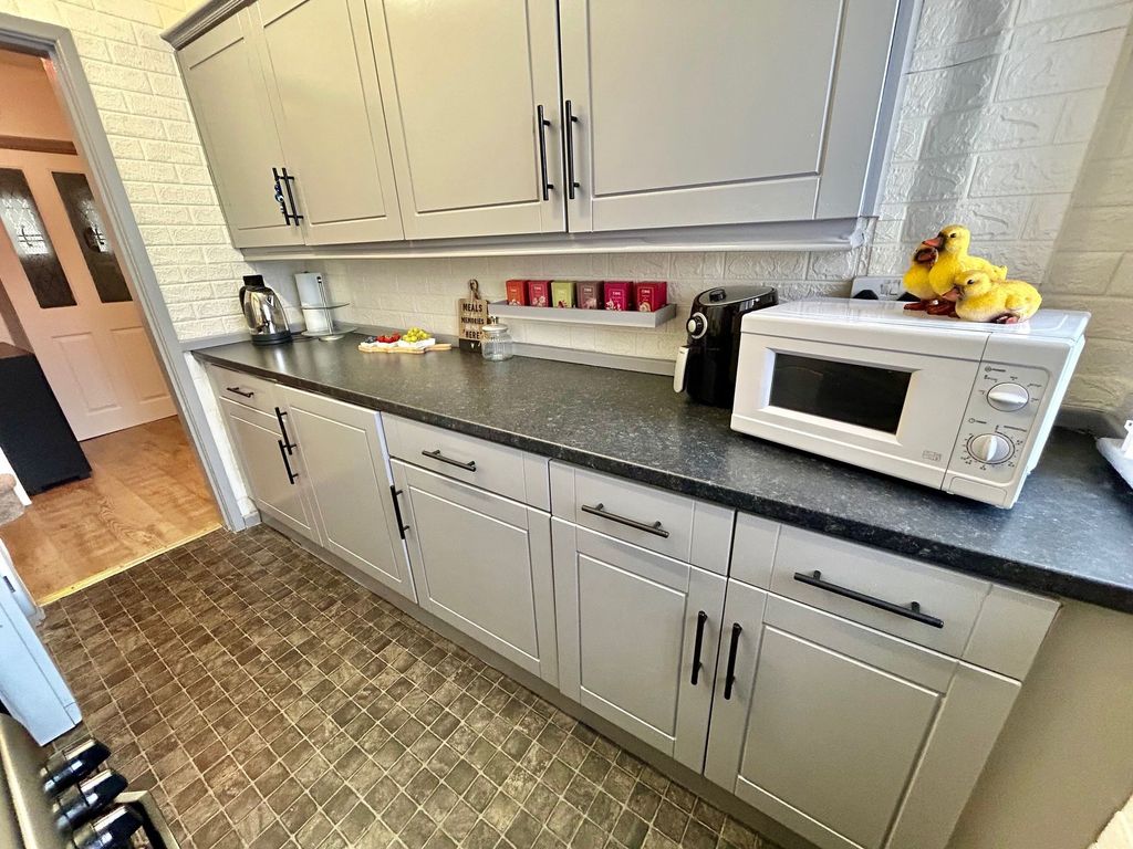 Property photo 3 of 35 Kitchen