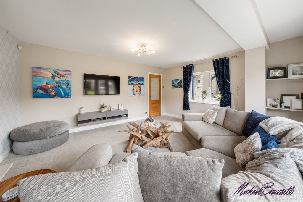 Property photo 1 of 31
