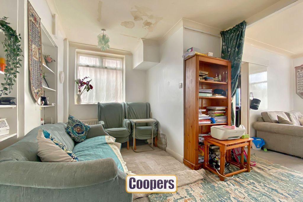 Property photo 3 of 11 Living Room