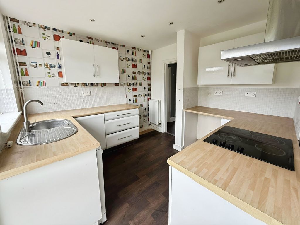 Property photo 3 of 16 Kitchen