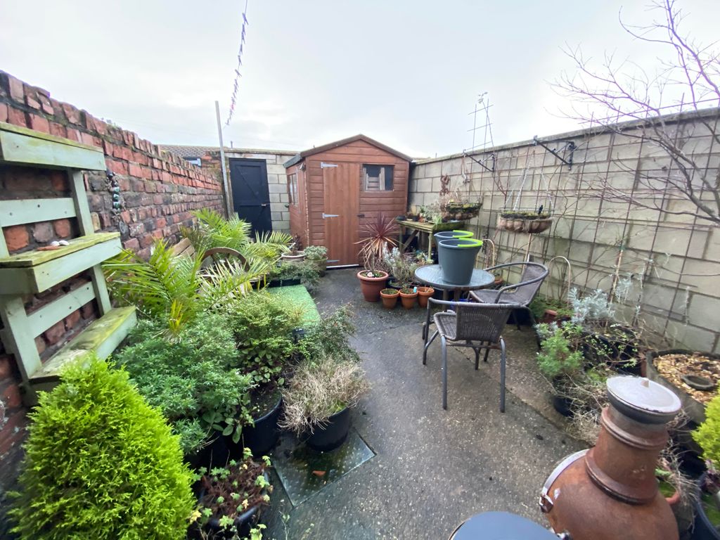 Property photo 2 of 8 Garden