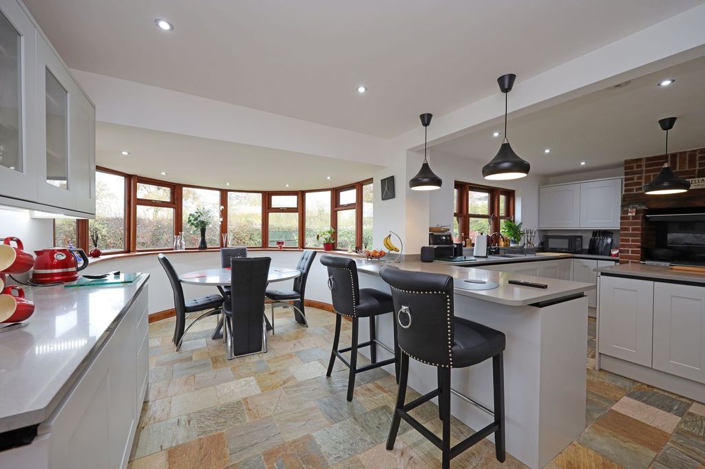 Property photo 3 of 45