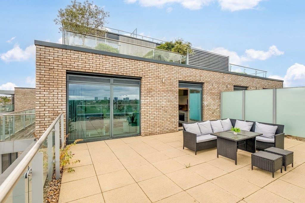 Property photo 3 of 13 Terrace