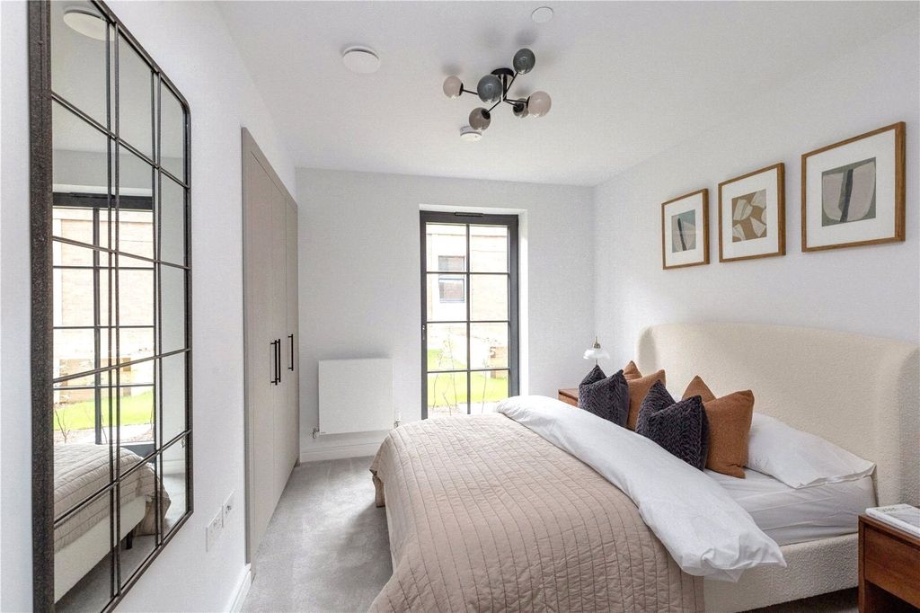 Property photo 1 of 13 Bedroom