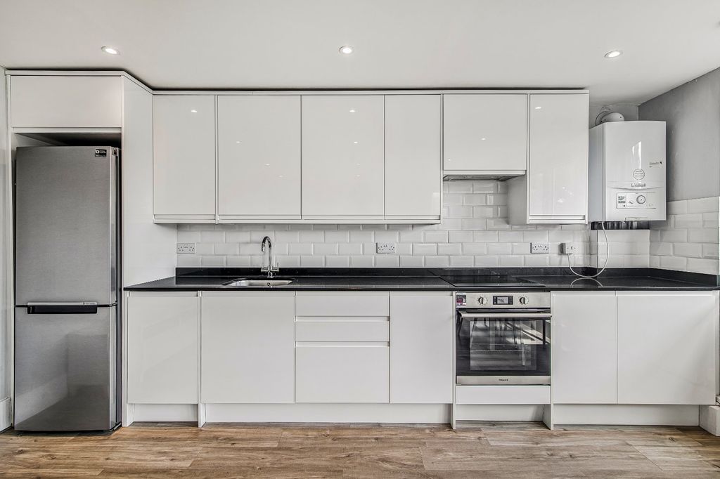 Property photo 2 of 10 Kitchen
