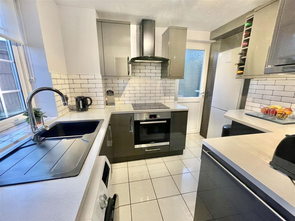 Property photo 3 of 12 Kitchen 1.Jpeg