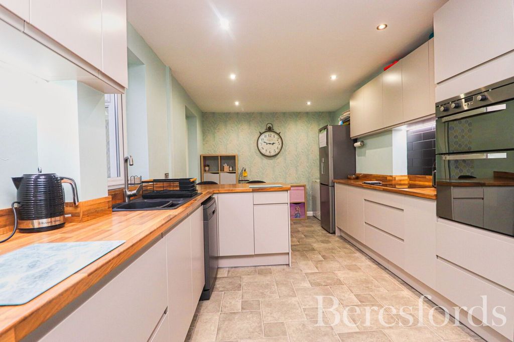 Property photo 3 of 12 Picture 3