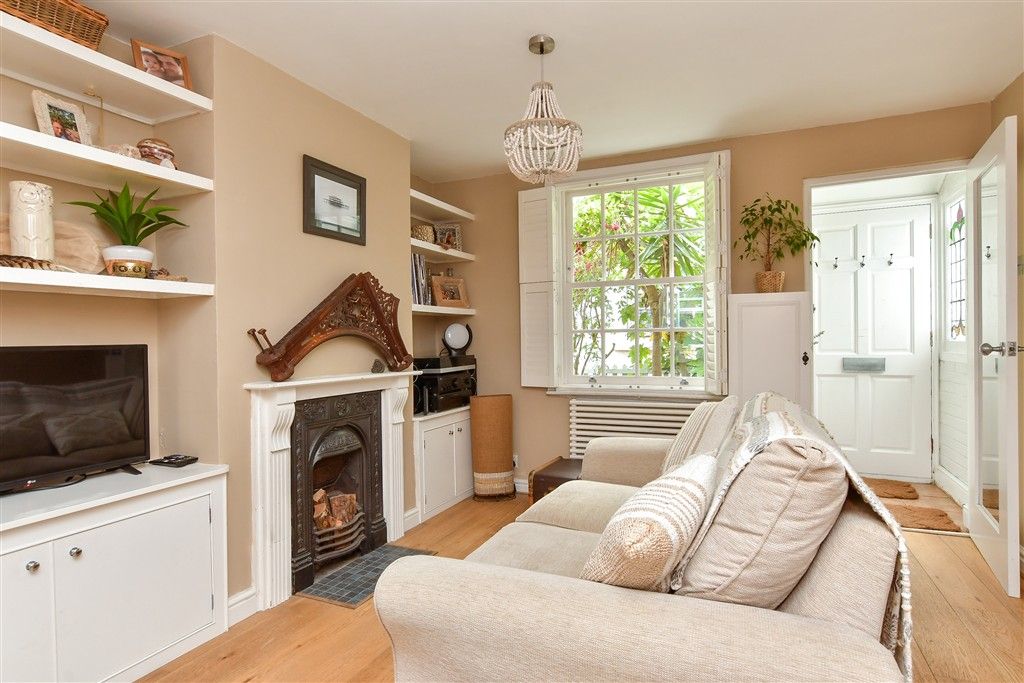 Property photo 1 of 10 Lounge