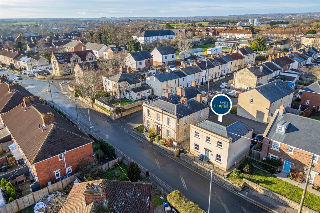 Property photo 3 of 28 11 Black Swan Court, Trowbridge Ba14 8Fx &amp; 3C Brit