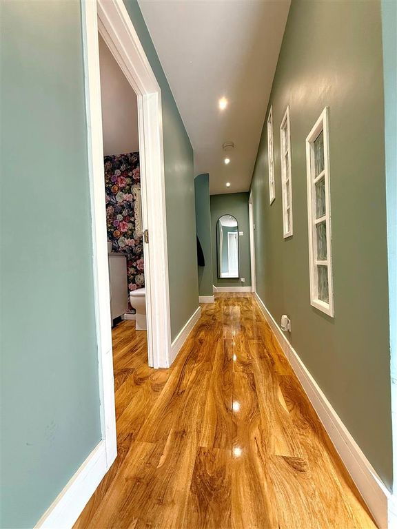 Property photo 3 of 18 Hallway.Jpg