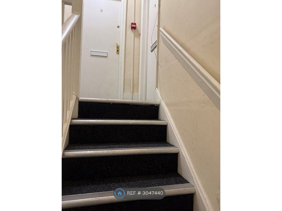 Property photo 2 of 10 Flat Door