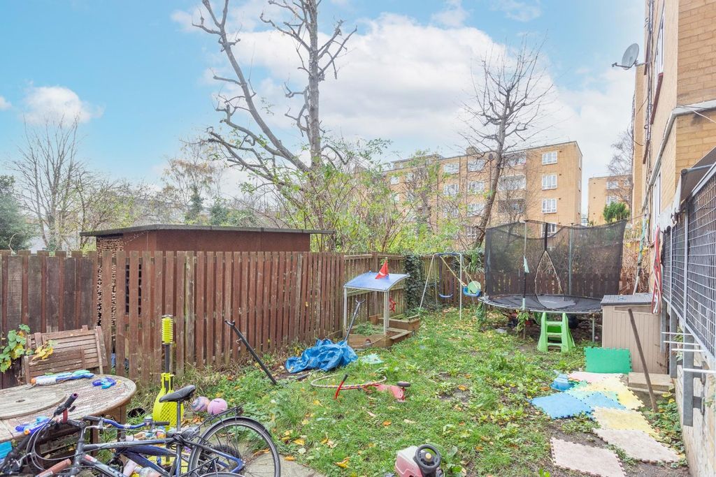 Property photo 2 of 13 Garden