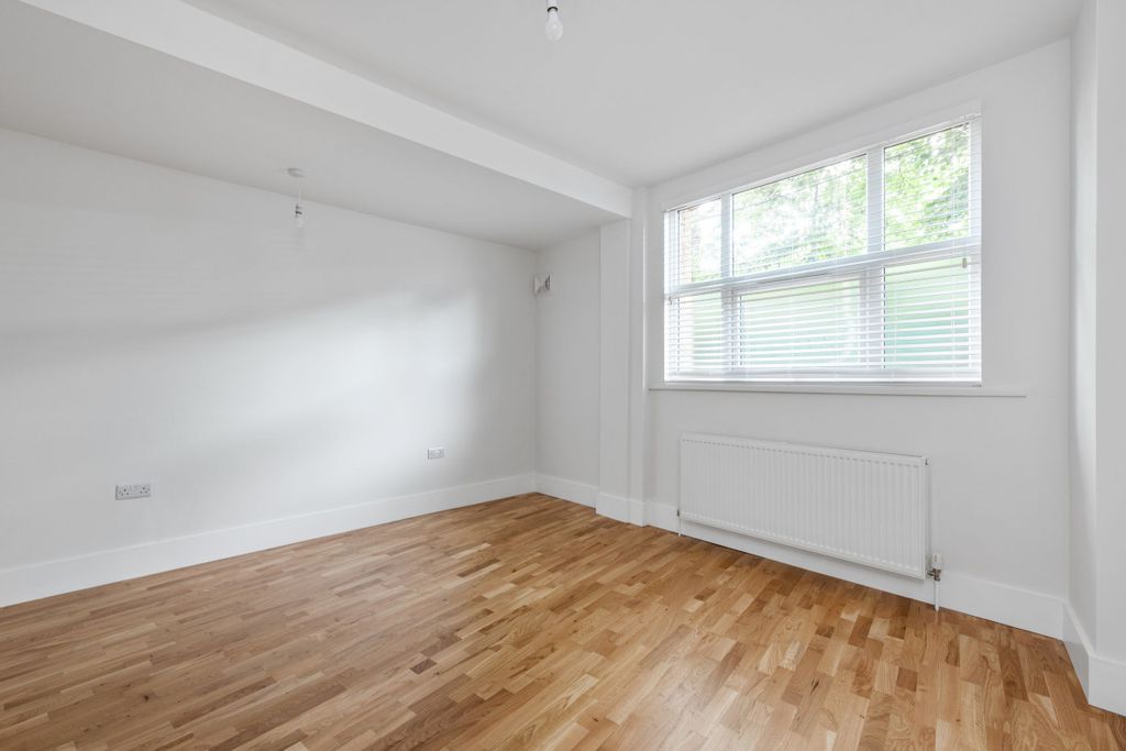 Property photo 2 of 16 Living_Room (Example)