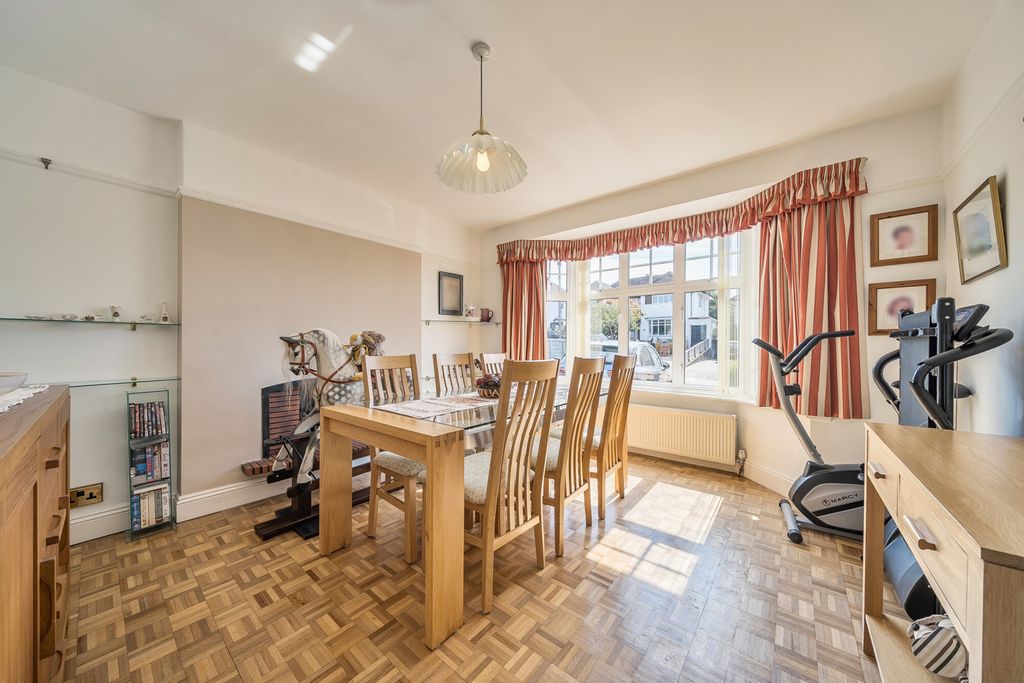 Property photo 3 of 23 1339742-10-68A889...