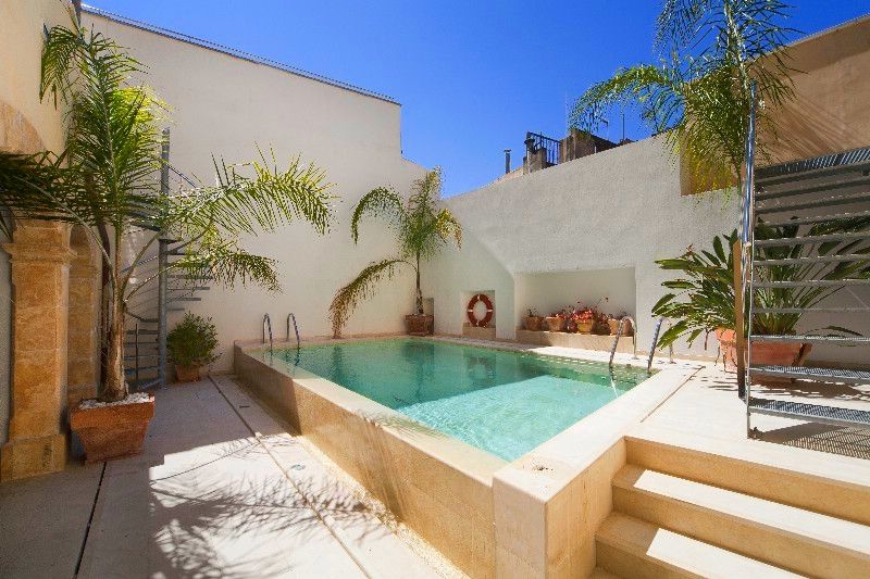 Property photo 2 of 20 Swimming Pool